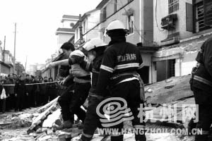 杭州菜馆煤气爆炸6名厨师被埋获救
