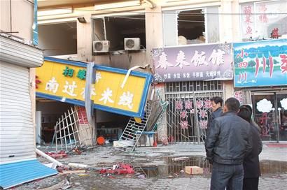 米线店煤气罐突发爆炸 厨师食客均被炸伤(图)