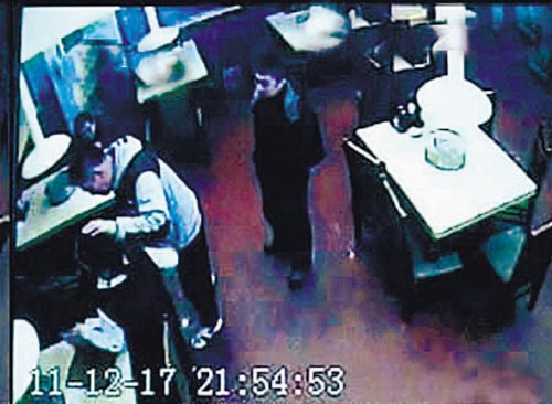 三名酒徒非礼女服务员 遭拒后将其殴打致失语