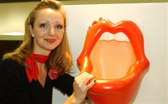澳大利亚餐厅安“红唇小便池” 遭女性团体抗议