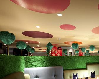 东京爱丽丝仙境主题餐厅