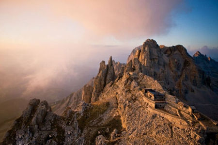 藏匿深山老林玩另类 探秘世界最偏僻酒店