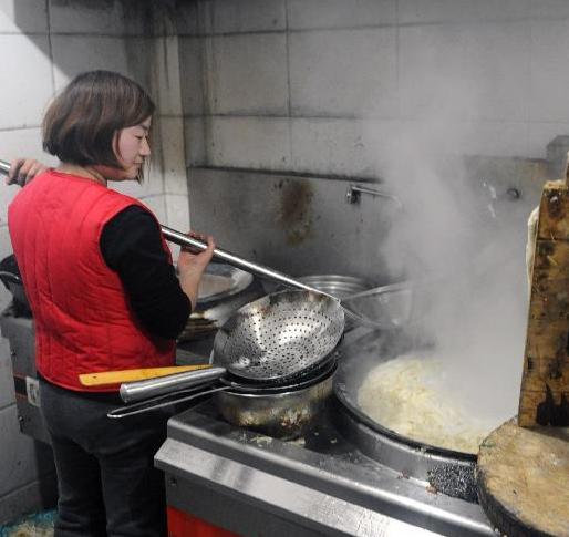 郑州“全城吃面”帮患癌面馆老板筹手术费