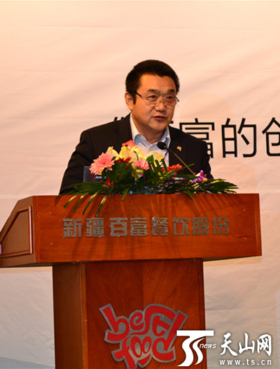 百富集团董事长王俊岭分享企业发展的经验和感受。