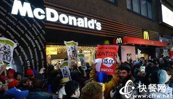美国快餐工人大罢工席卷全国 攻占麦当劳