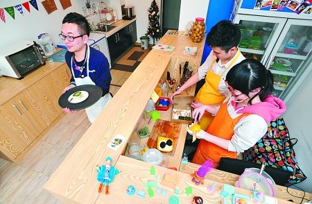 3家餐饮小店老板 错时经营互当丘二