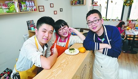 3家餐饮小店老板 错时经营互当丘二