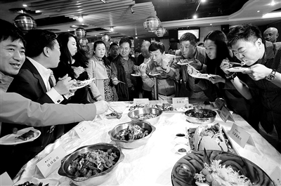 京城百名餐饮老板吃“百鸡宴” 发布《安全吃鸡》宣言