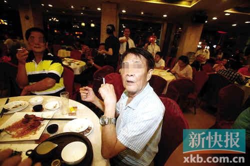 控烟遇尴尬：烟民拒绝受罚 执法人员束手无策