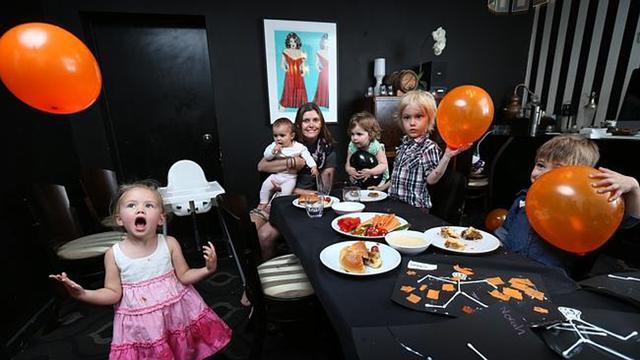 悉尼一餐厅推保姆服务 帮助就餐父母照看小孩