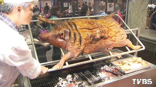台湾现超大自助餐厅 有9个篮球场大