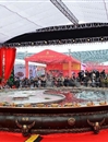 重庆现火锅图腾柱 万人同食“天下第一大火锅”