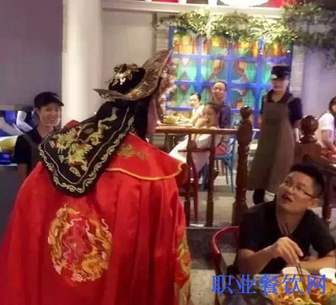 小小冒菜馆，如何能成为购物中心的坪效之王？！