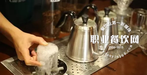 中粮做餐饮，白天是咖啡厅，晚上是酒吧