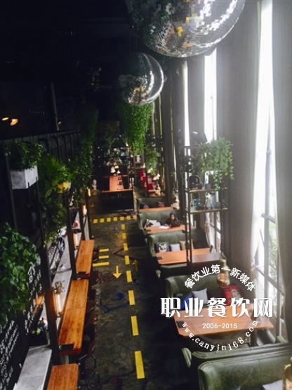 杭城新餐厅扎堆开张 消费者：真会玩