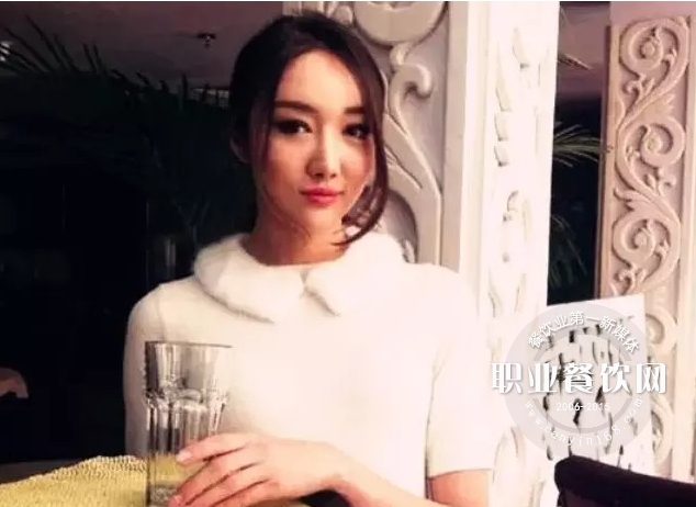 服务员越漂亮 经济越低迷？