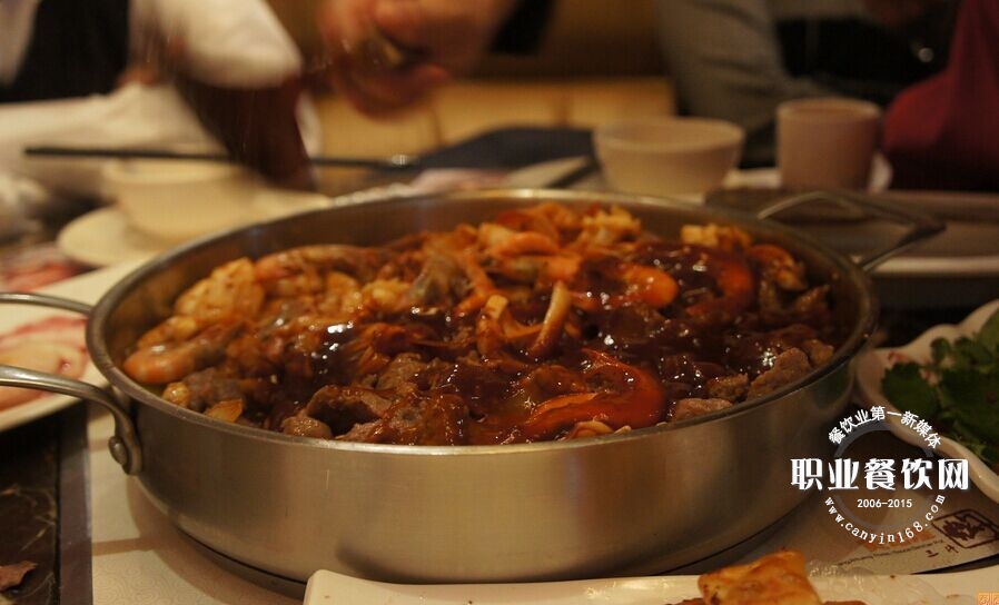 黄记煌黄耕:从餐饮运营到资本运作