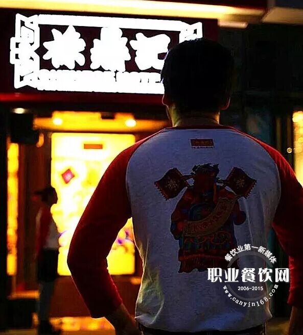 跟他谈餐饮潮流，你连车尾灯都追不到！