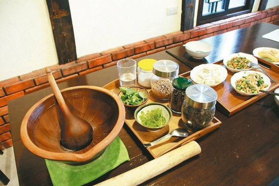 这个60岁的成都大爷，一碗面卖38元，为啥还是生意比你好？