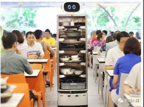 餐饮服务机器人上线，服务员、厨师会面临下岗困境吗