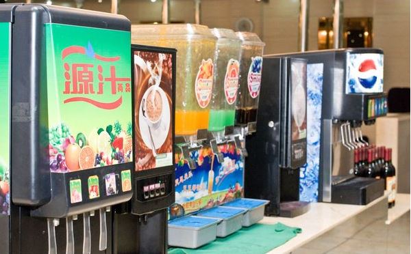 顾客自带酒水用餐合理吗？