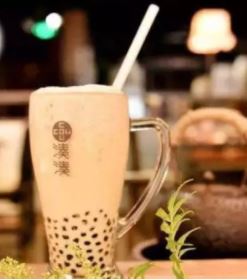 凑凑新套路：火锅+茶饮，叫板星巴克