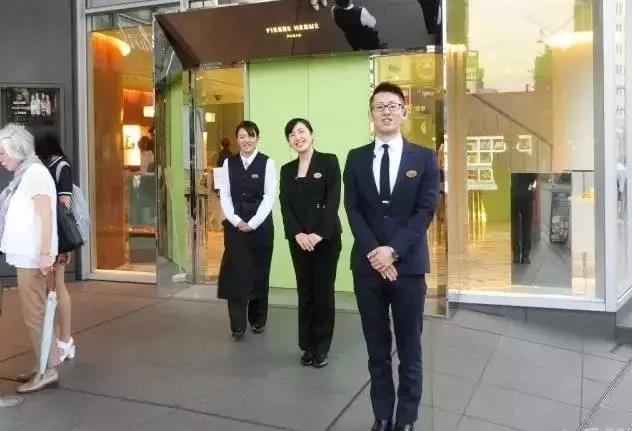 从不打广告，年收过亿，用餐要提前一个月预约