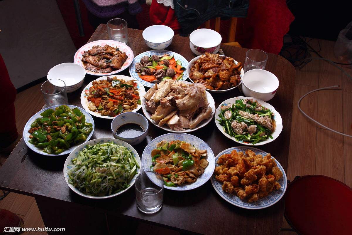 餐厅年夜饭一桌难求？你会选半成品年夜饭吗？