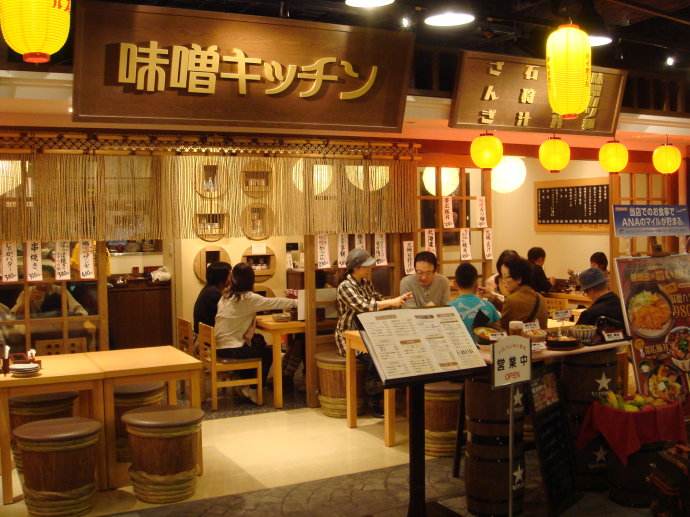 2017是日本餐饮店破产数目最高的一年，创下了2000年以来的最高纪录