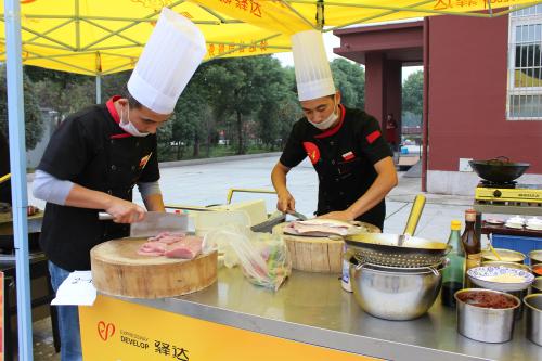 为提升顾客用餐体验，驿达服务区展开服务区餐饮品牌升级