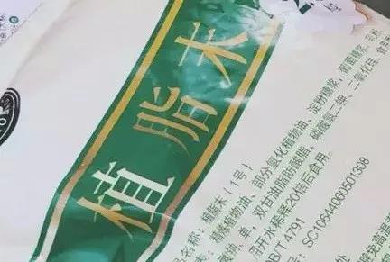 糖分超标、奶精勾兑，又一奶茶店被爆使用“植脂末”……