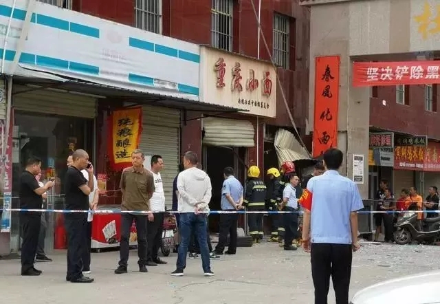 突发！用刀切煤气罐爆炸，西安一餐馆老板当场身亡