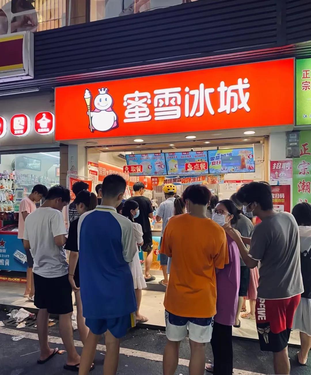 “万店”格局下，新式茶饮的商业场来了