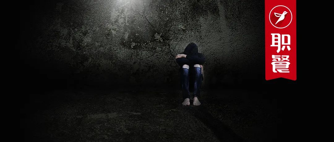 大雨中“嚎啕痛哭”的中年男人，哭出了多少餐饮人的委屈