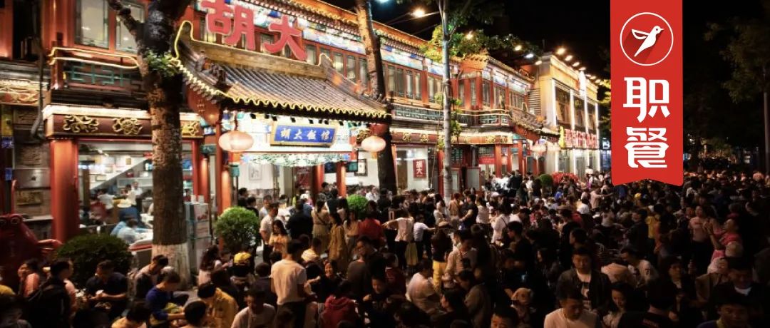 等位2000桌,排队7小时!这家小龙虾店为何火了24年?