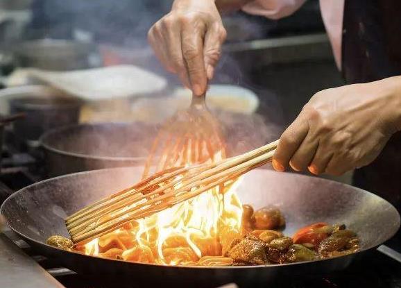 血泪教训！盘点2023年餐饮人“作死”行为，这些红线不可碰！