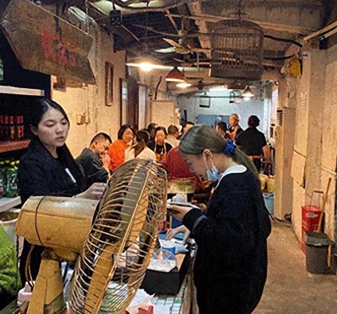 楠火锅负责人做客美团直播间，11月线上交易额同比增长45%