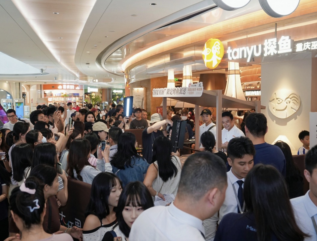 探鱼新品焦香升级，明星主厨林述巍任“推荐官”现身深圳门店