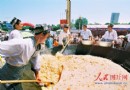 新疆万人抓饭申报吉尼斯世界纪录