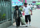 流浪汉在一家餐馆付钱吃饭4年