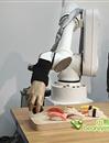 机器人厨师秀特技 既能做菜又能烙饼