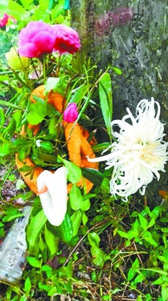 厨师雕出蔬菜“花篮”祭奠奶奶