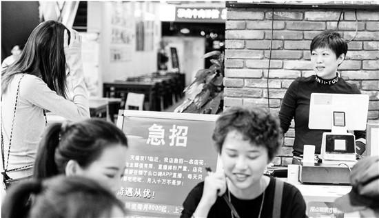 杭州一餐饮店急招“店花”做吃播，要求吃相好会互动