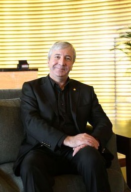 总经理John Vouillamoz