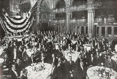 1908年华尔道夫酒店内的奢华宴会