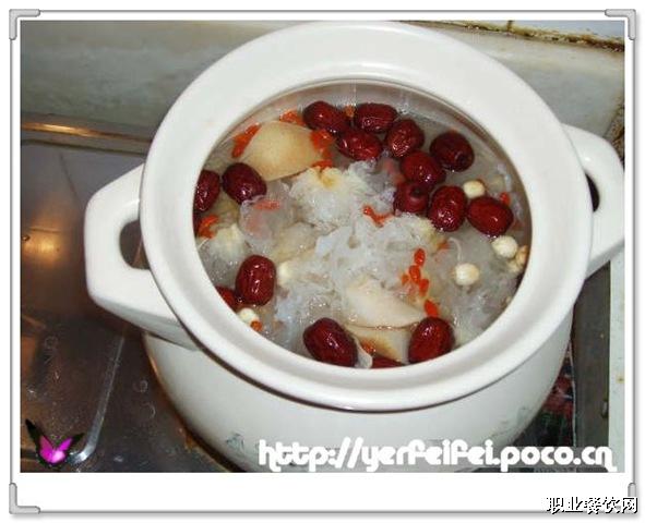 银耳莲子汤的功效_菜品营养_职业餐饮网
